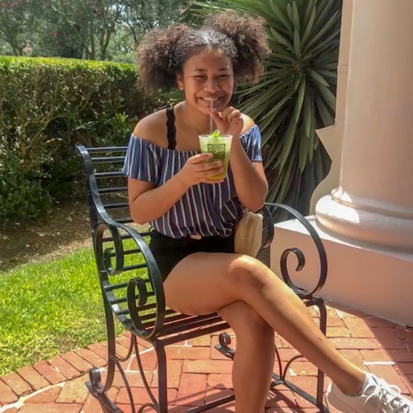 Meet your Posher, Celeste - Picture 3 of 3